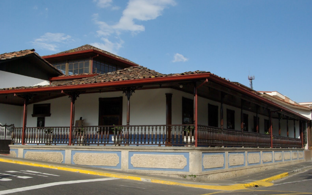 Maison coloniale dans la ville de Heredia